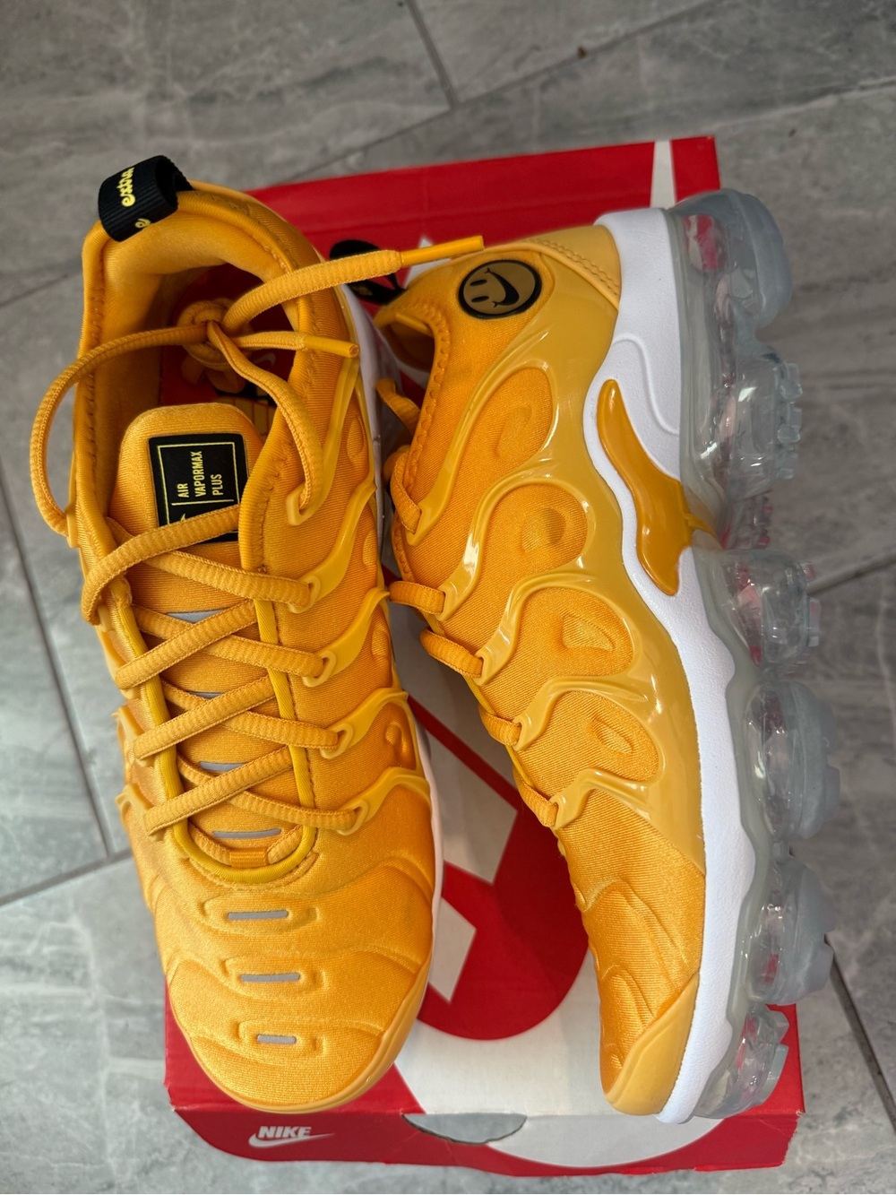 New womens Nike Sz 7 VaporMax Plus Shoes in Bright Yellow